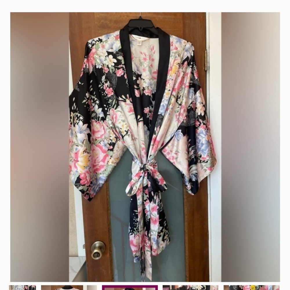 Avenue Floral Kimono Robe - Black and Pink